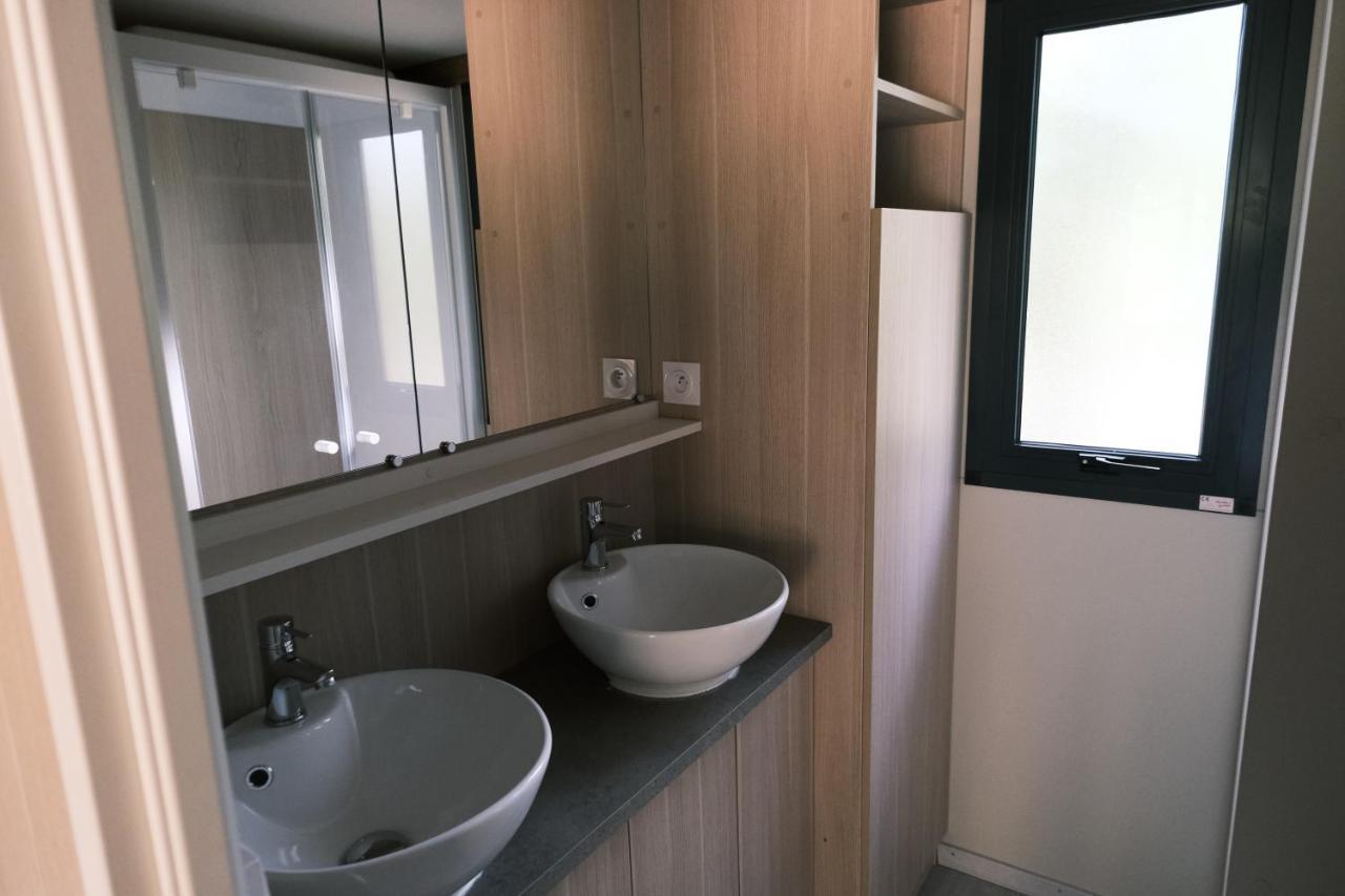 Lodge Avec Spa Privatif - Foret Et Lac Liginiac Luaran gambar