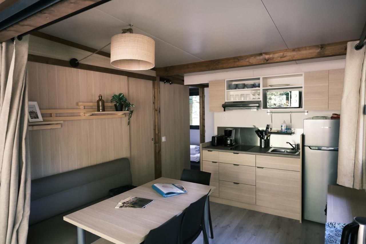 Lodge Avec Spa Privatif - Foret Et Lac Liginiac Luaran gambar