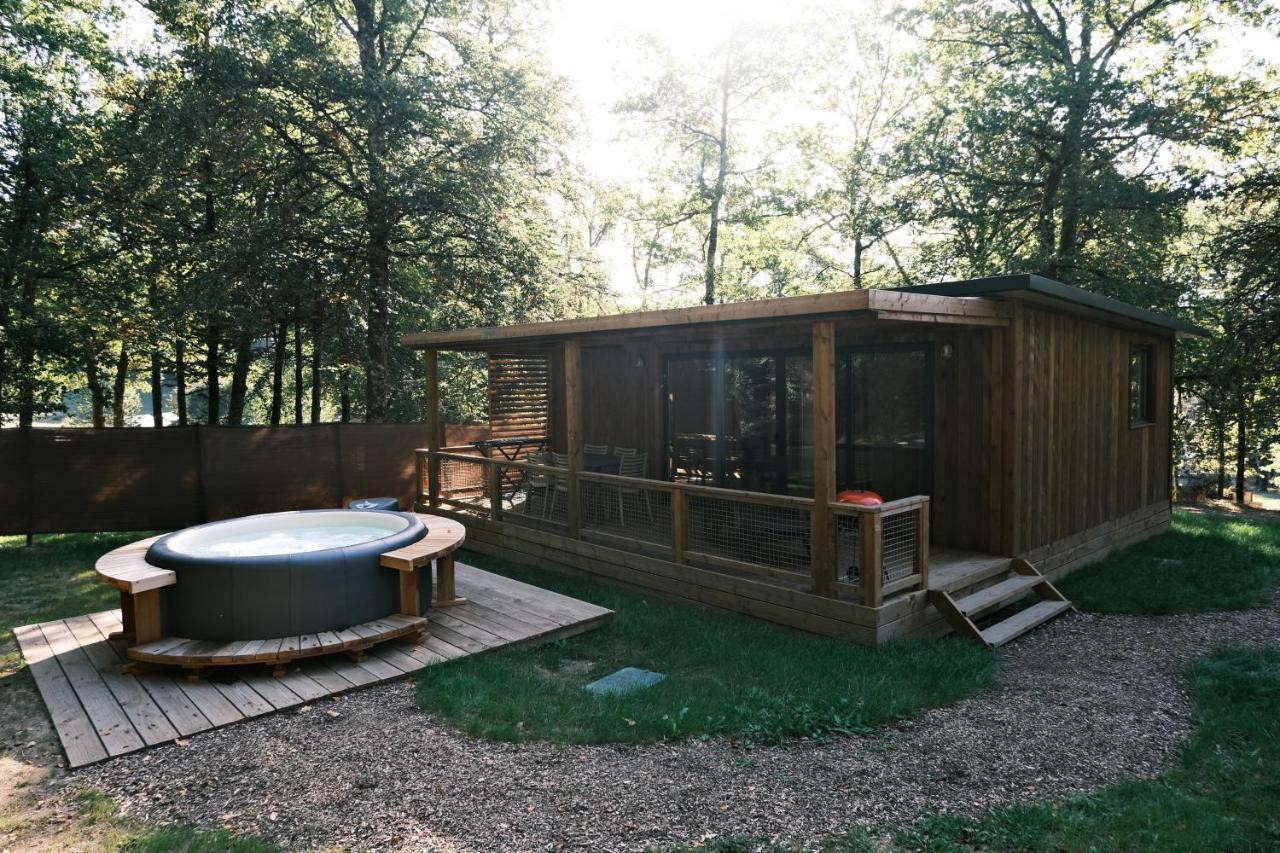 Lodge Avec Spa Privatif - Foret Et Lac Liginiac Luaran gambar