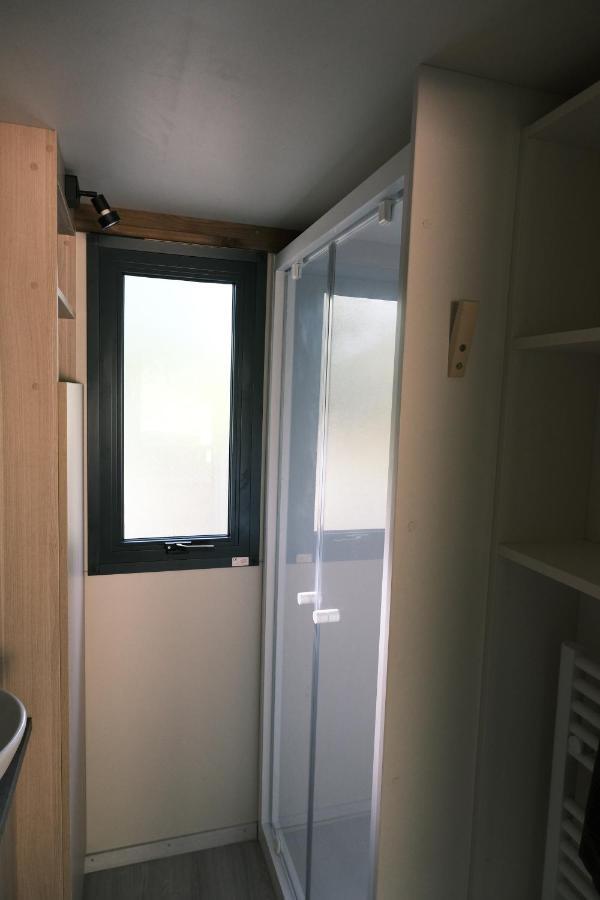 Lodge Avec Spa Privatif - Foret Et Lac Liginiac Luaran gambar