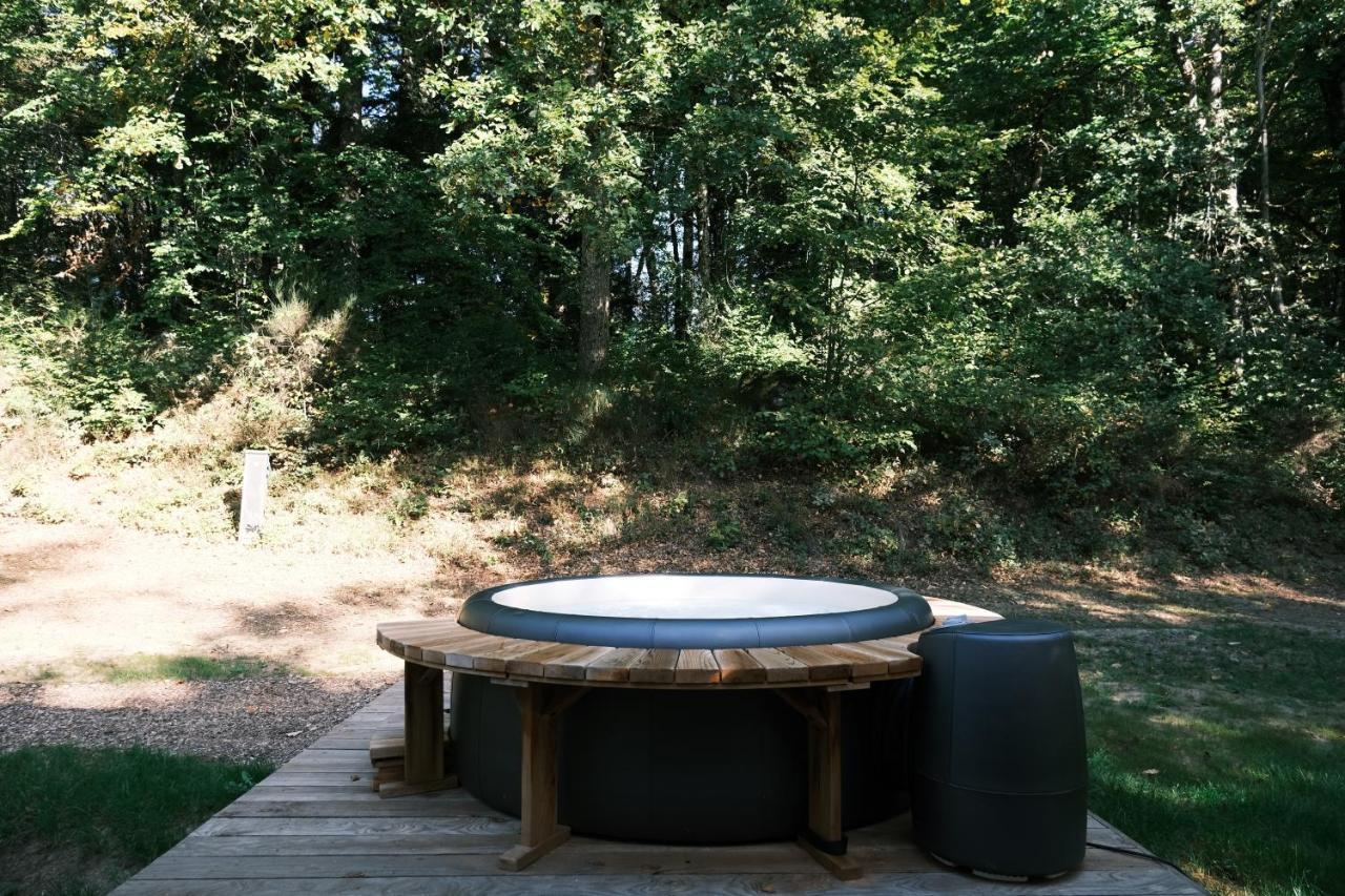 Lodge Avec Spa Privatif - Foret Et Lac Liginiac Luaran gambar