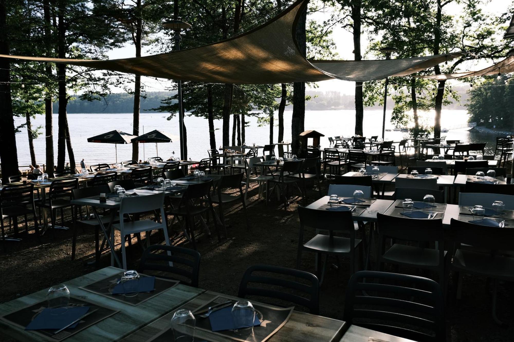 Lodge Avec Spa Privatif - Foret Et Lac Liginiac Luaran gambar